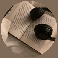 shiU⁠^⁠ｪ⁠^⁠U auteur