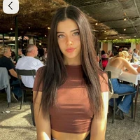 Valentina Cooper{19,mejor amiga de emily