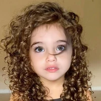 Charlotte Abernathy (5 años)