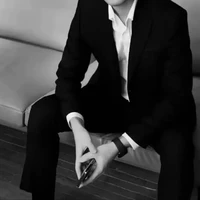 แม็กซ์(เพื่อนพอ.)(เจ้าของบริษัทขนส่งบก)