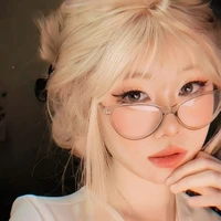 อิน  ฝรั่งปลอม (⁠+⁠_⁠+⁠)