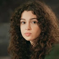 Sara (Melhor amiga da Luiza Hacker)