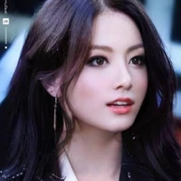 jk(D.A girl)