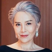 Senhora Wang ( Mãe do Zhi )