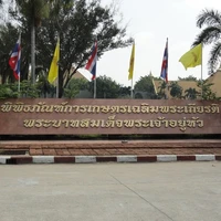 พนักงานพิพิธภัณฑ์