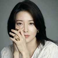Sra Jeon/mãe do JK