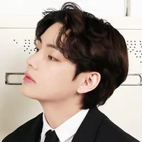 KIM TAEHYUNG(25TAHUN/SUAMI/DOSEN)