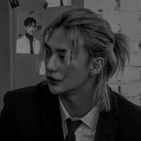 เพลิง:พระเอก