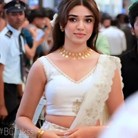 NAIRA RAGHUVANSHI [ FL SISTER]