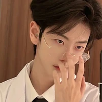 จินอี้พี่ชาย(พ.อ)คนโต