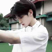 ไป๋อวี้น(นายเอก)