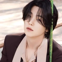 min Suga { Delta dominante}