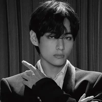 𝑲𝒊𝒎 𝑻𝒂𝒆𝒉𝒚𝒖𝒏𝒈