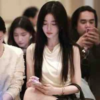ซาริน่า ( แม่น.อ+อดีตนักแสดง )
