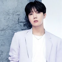 Jung Hoseok (J-Hope)Omega