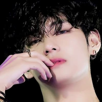 Kim taehyung ( dominant omega)