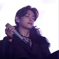Kim Taehyung (Singer)