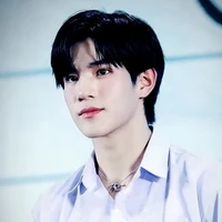 เก้า 👑🌻นายเอก