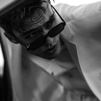 Devian Russo/ML bff & R.Hand