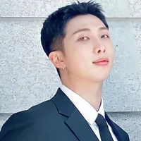 namjoon 👀