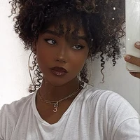 Lina ( irmã mais velha de Lívia)