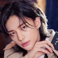huang hyunjin / kakak tiri si huang