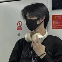 เจมส์(เพื่อนสนิทลีโอ+ชอบมิโกะ)