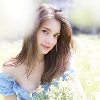 Tira Wren( elder sister FL)