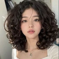 Beatrice ( Melhor amiga da Mia)