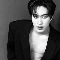 พระเอก_ องค์ชายธินธเนศทวาร์ริน👑 ♊️