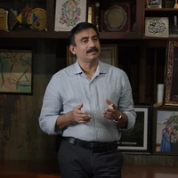 suresh malhotra (Fl s father)