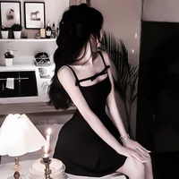 พลอย [ กระหรี่ ]