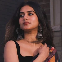 Radha singhania/kushi aunt