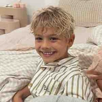Cruz Sullivan (8 años)