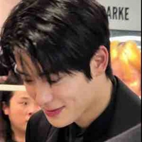 โอชิ {เพื่อนพระเอก}