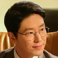 Jeon ( Tio da Alina)