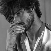 SIDDHARTH SINGHANIA : MC