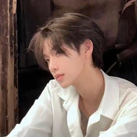 มิน - นายเอก