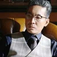 ketua Zendra ( ayah angkat Rafael dll )