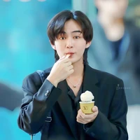 แม่นอ.     ฮาร์ท