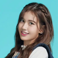 Jeon Hana/assistant of Mr Lee