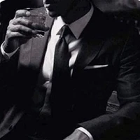 หารติ(หัวหน้าบอดี้การ์ดตัวเอก)