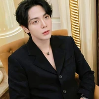 Nicolas Asselio (kakak angkat Ana)