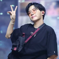 jung hoseok/alpha/Tae right hand