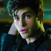 Alec (irmão mais novo)