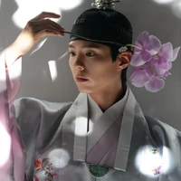 Park Bo-gum ( Scholar )