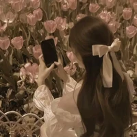 𝕮𝖗𝖆𝖟𝖞 𝖆𝖚𝖙𝖍𝖔𝖗~~😗