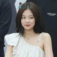 Jennie ( tae sister)
