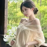 liz(fake best friend of jk)