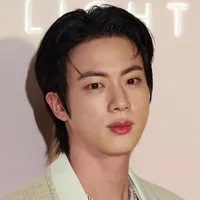 kim seok- jin /tae mom (O)